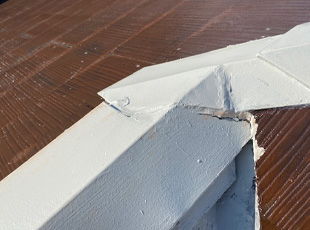 屋根板金部分のジョイントのシーリングが劣化